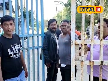 শ্মশানের গেটের সামনে বিক্ষোভ শ্মশানের গেটের সামনে বিক্ষোভ