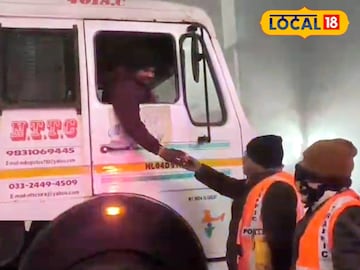 চা দেওয়া হচ্ছে চা দেওয়া হচ্ছে