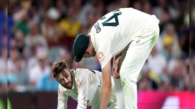 কলকাতা: আইপিএল নিলামে প্রচুর টাকা পেয়ে বিক্রি হতেই নাটকে নতুন মোড়! অজি তারকার কাণ্ডে রীতিমতো বিরক্ত প্রীতি জিন্টার পঞ্জাব কিংস এবং পুরো পরিস্থিতির ওপর নজর রেখেছে BCCI-ও৷  অস্ট্রেলিয়ান ব্যাটসম্যান জশ ইংলিস, আগে জানিয়েছিলেন ২০২৬ আইপিএলে মাত্র চারটি আইপিএল ম্যাচের খেলতে পারবেন তিনি৷  সাম্প্রতিক খেলোয়াড়দের নিলামে লখনউ সুপার জায়ান্টসের কাছ থেকে মোটা অঙ্কের দর পাওয়ার পর তিনি আরও ম্যাচে খেলতে পারেন বলে জানা যাচ্ছে যা নিয়ে প্রচুর জলঘোলা হচ্ছে৷ যা বিসিসিআই এবং তার প্রাক্তন ফ্র্যাঞ্চাইজি পঞ্জাব কিংসের মধ্যে অস্বস্তির তৈরি করেছে।