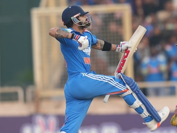 সচিনের আরও একটি নজির ভাঙলেন কোহলি! বিরাটের ব্য়াটে তৈরি হল নতুন বিশ্বরেকর্ড সচিনের আরও একটি নজির ভাঙলেন কোহলি! বিরাটের ব্য়াটে তৈরি হল নতুন বিশ্বরেকর্ড