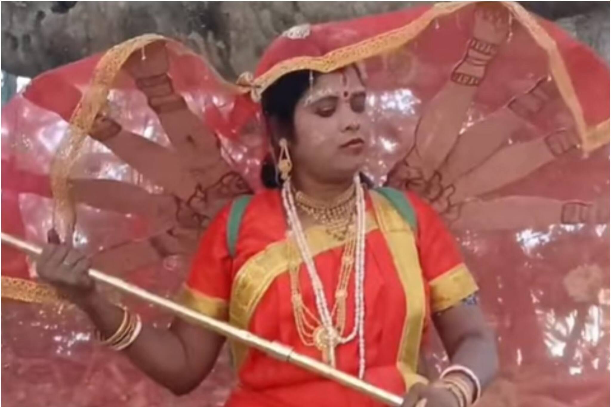 মঞ্চের আলো নিভলেই অভাবের অন্ধকার, কালিকাপাতারি শিল্পীদের জীবন সংগ্রাম এখনও একই মঞ্চের আলো নিভলেই অভাবের অন্ধকার, কালিকাপাতারি শিল্পীদের জীবন সংগ্রাম এখনও একই