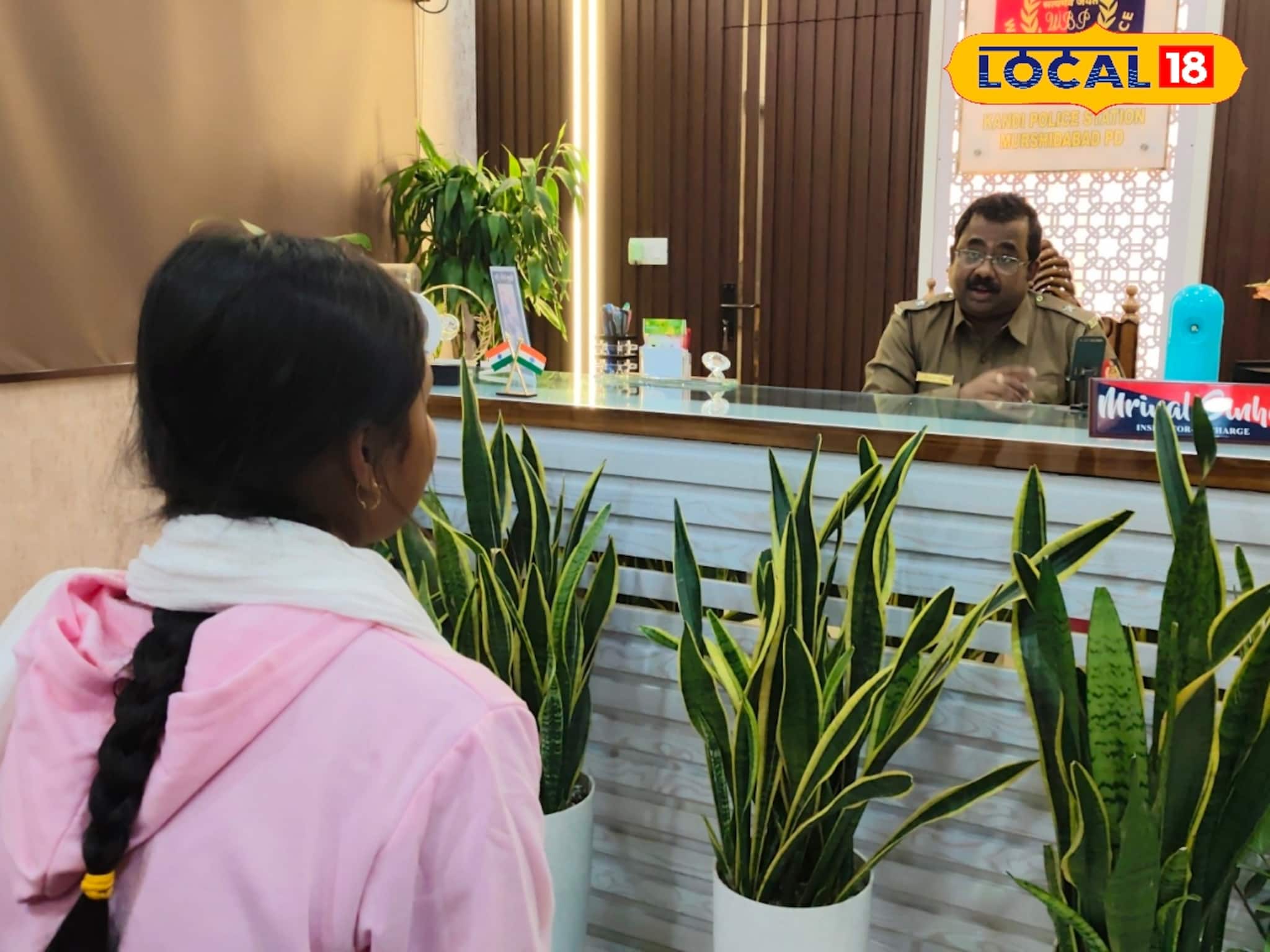 বিয়ের আসর থেকে পালিয়ে সটান থানায়, বদলে গেল নাবালিকার জীবন বিয়ের আসর থেকে পালিয়ে সটান থানায়, বদলে গেল নাবালিকার জীবন