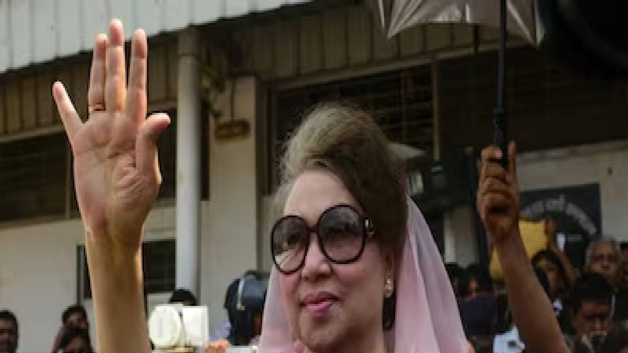 Khaleda Zia Passed Away: বাংলাদেশের প্রথম মহিলা প্রধানমন্ত্রী থেকে ক্ষমতার চূড়ায় থাকা শীর্ষ নেত্রী, দক্ষিণ এশিয়ার ‘পাওয়ার ওম্যানদের’ অন্যতম, চিনে নিন খালেদা জিয়াকে