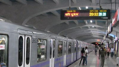 অফিসটাইমে ফের নাকাল যাত্রীরা