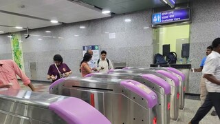 পরিবারের সাহায্যের দাবি মেট্রো কর্তৃপক্ষের