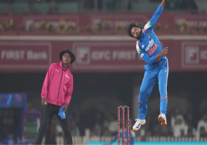 দক্ষিণ আফ্রিকার বিপক্ষে স্পিনারদের মধ্যে সর্বাধিক চার উইকেট নেওয়ার রেকর্ড কুলদীপের দখলে, তাঁর আগে এই রেকর্ড ছিল শেন ওয়ার্ন এবং যুজবেন্দ্র চাহালের দখলে। কুলদীপ এখন লাসিথ মালিঙ্গার সমান, ব্রেট লি এবং ওয়াকার ইউনিসের পরে। এটি কুলদীপের ওয়ানডেতে দশম চার উইকেট শিকার, এবং তিনি অনিল কুম্বলের সঙ্গে এক সারিতে এলেন৷  ফাস্ট বোলারদের মধ্যে, কেবল অজিত আগারকর (১২) এবং মহম্মদ শামি (১৬) তাঁর চেয়ে এগিয়ে।