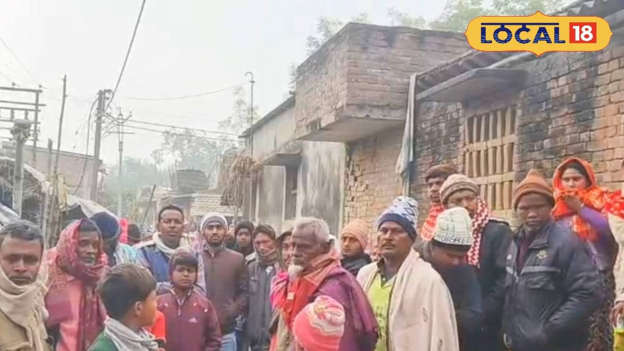 Malda News: শীতের শান্ত ঘুম বদলে গেল চিরঘুমে! ছাদ বেয়ে ঘরে ঢুকে কুপিয়ে খুনের অভিযোগ, হাড়হিম করা কাণ্ড মালদহে