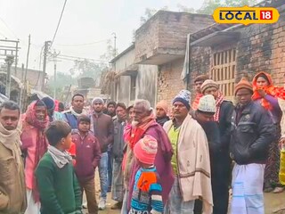 মধ্যরাতে বাড়ির ছাদ দিয়ে ঘরে ঢুকে এক ব্যক্তিকে কুপিয়ে খুনের অভিযোগ