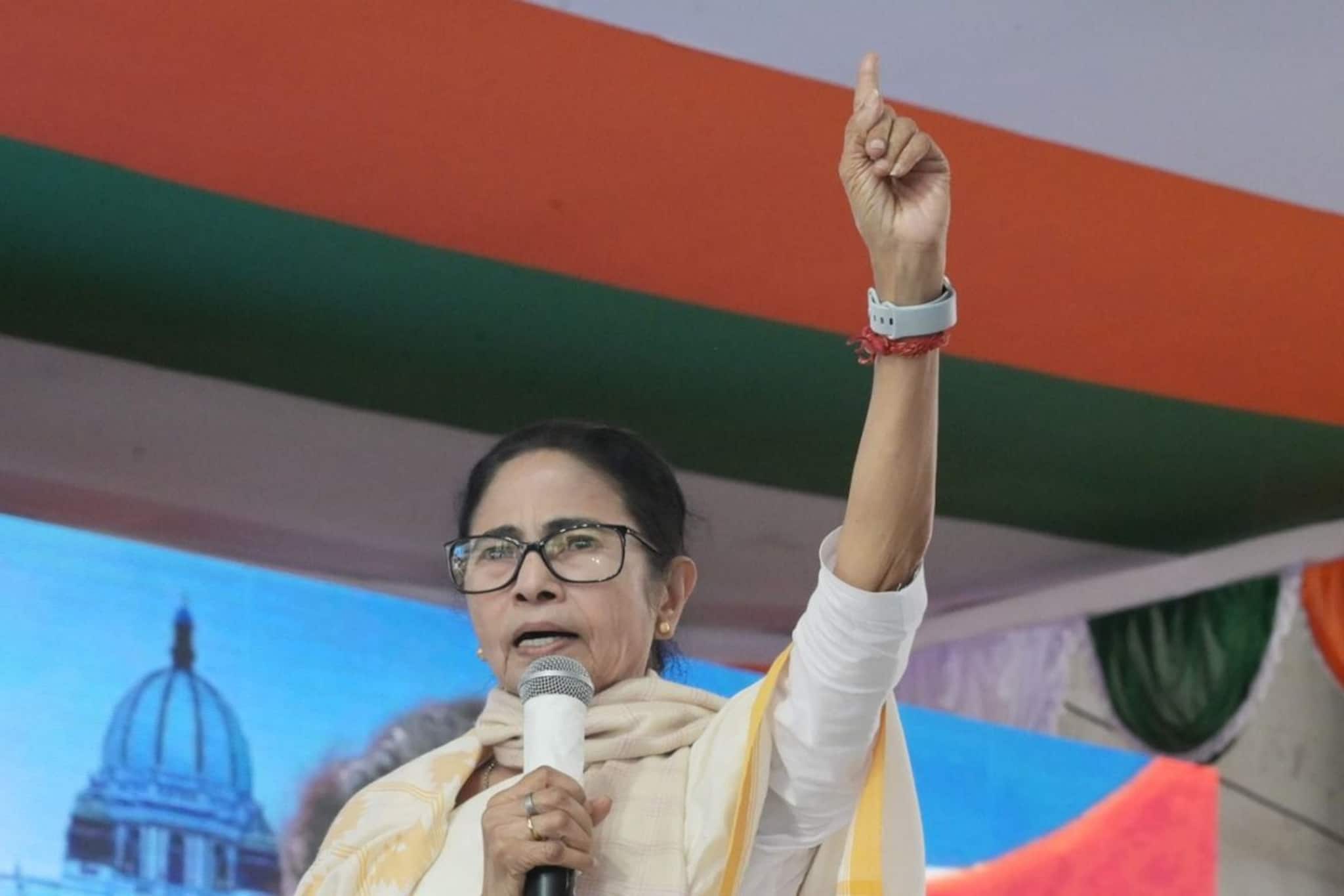 কৃষ্ণনগরে আজ মমতার জনসভা, জেলার উন্নয়নের বর্তমান অবস্থা নিয়ে বিশেষ নির্দেশিকা দিতে পারেন কৃষ্ণনগরে আজ মমতার জনসভা, জেলার উন্নয়নের বর্তমান অবস্থা নিয়ে বিশেষ নির্দেশিকা দিতে পারেন