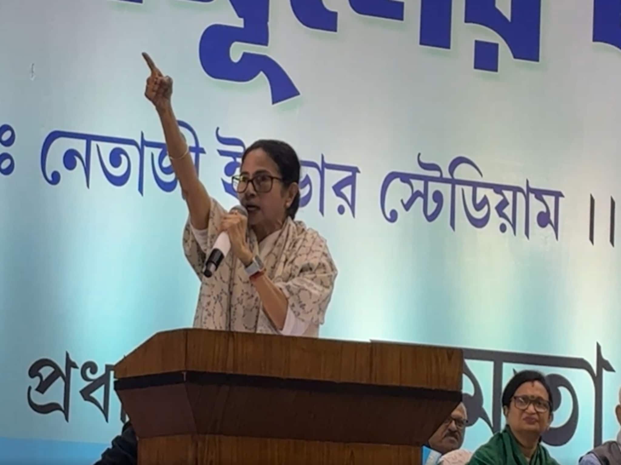 খসড়া তালিকায় ভবানীপুরে ৪৪ হাজার নাম বাদ! 'আপনারাই বাদ চলে যাবেন', পাল্টা হুঙ্কার মমতার