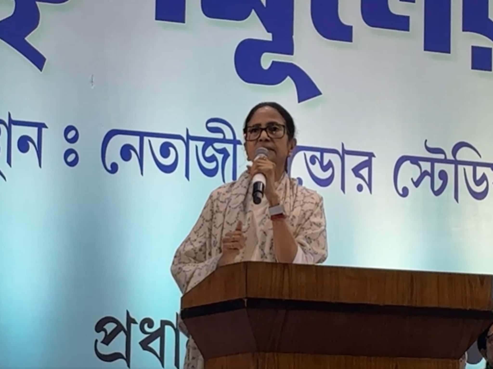 A-র বদলে E হলেই নাম বাদ, ভোটার তালিকায় বানান বিভ্রান্তি নিয়েও সরব মমতা! দায়িত্ব দিলেন স