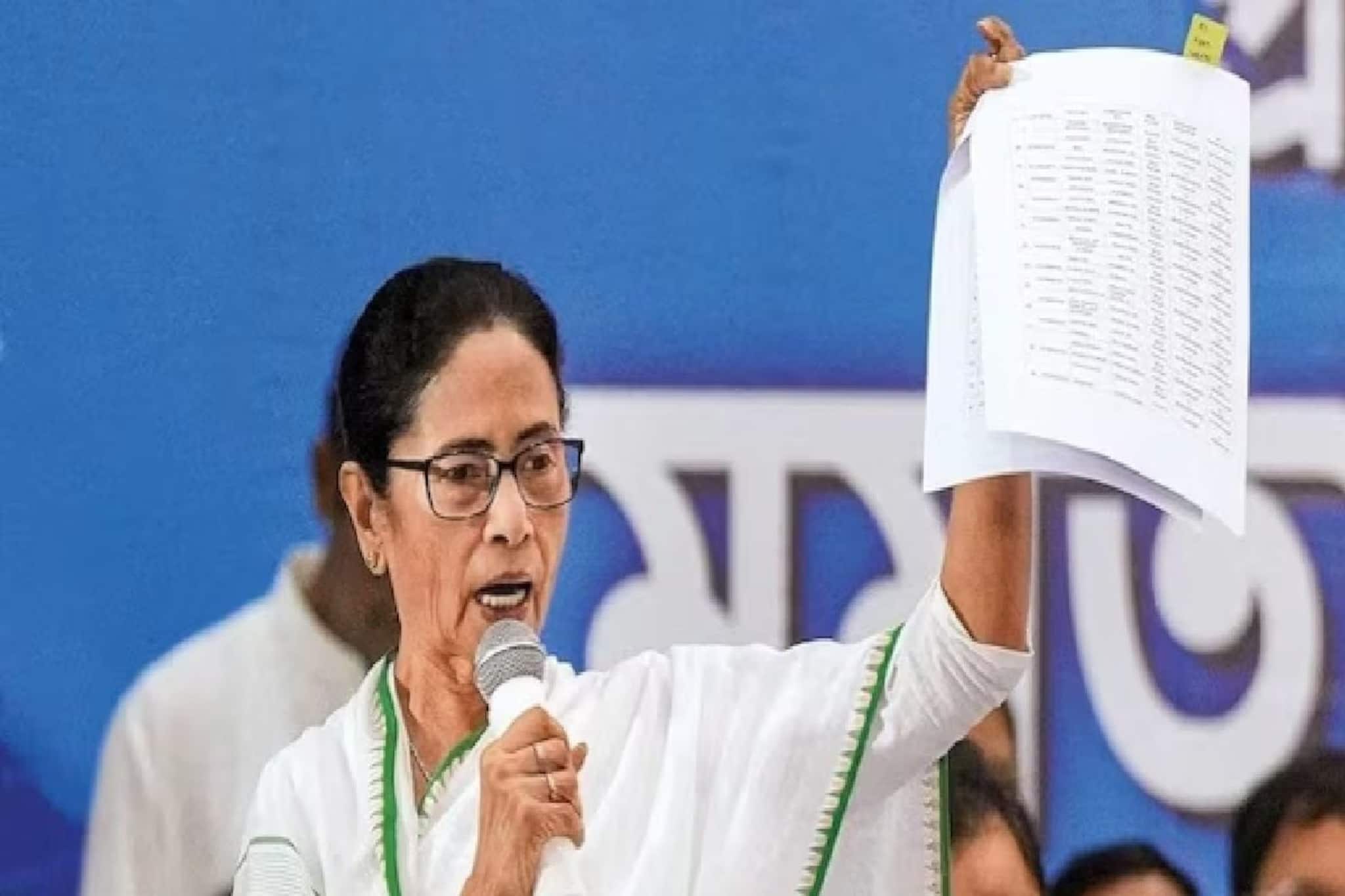'মানুষের পাশে থাকতে হবে', খসড়া তালিকা প্রকাশ হতেই 'নথি' নিয়ে বড় নির্দেশ মমতার
