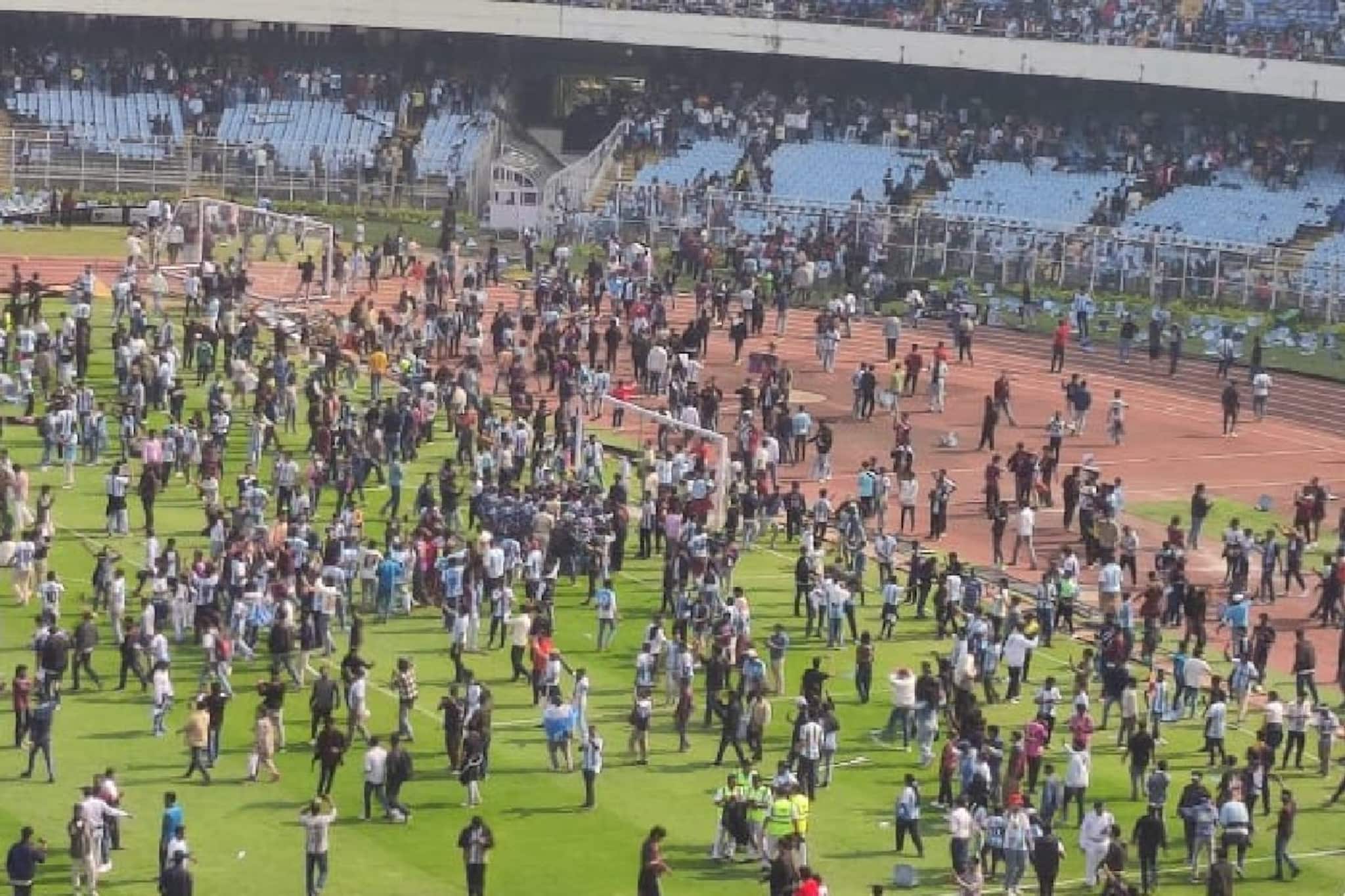 ভিড়ের মধ্যে থাকা প্রায় ৮০ জনকে চিহ্নিত করেছে বিধাননগর পুলিশ, অনুমতি দিল কে? দেখুন