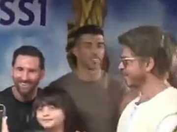 মেসির নিরাপত্তা নিয়ে চাঞ্চল্যকর তথ্য! কেন এমন বিশৃঙ্খলা হল মাঠে! জানা গেল কারণ মেসির নিরাপত্তা নিয়ে চাঞ্চল্যকর তথ্য! কেন এমন বিশৃঙ্খলা হল মাঠে! জানা গেল কারণ