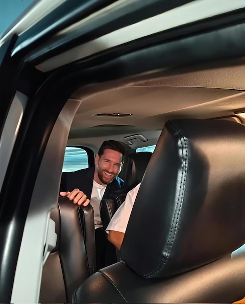 প্রতীক্ষার অবসান ! কলকাতায় চলে এলেন লিওনেল মেসি। এই নিয়ে দ্বিতীয়বার এই শহরে মেসি ৷ শুক্রবার রাত আড়াইটে নাগাদ কলকাতায় পা রাখলেন তিনি। প্রায় ১৪ বছর পর ফের একবার ভারতে মেসির আগমন। প্রতীক্ষার অবসান ! কলকাতায় চলে এলেন লিওনেল মেসি। এই নিয়ে দ্বিতীয়বার এই শহরে মেসি ৷ শুক্রবার রাত আড়াইটে নাগাদ কলকাতায় পা রাখলেন তিনি। প্রায় ১৪ বছর পর ফের একবার ভারতে মেসির আগমন।