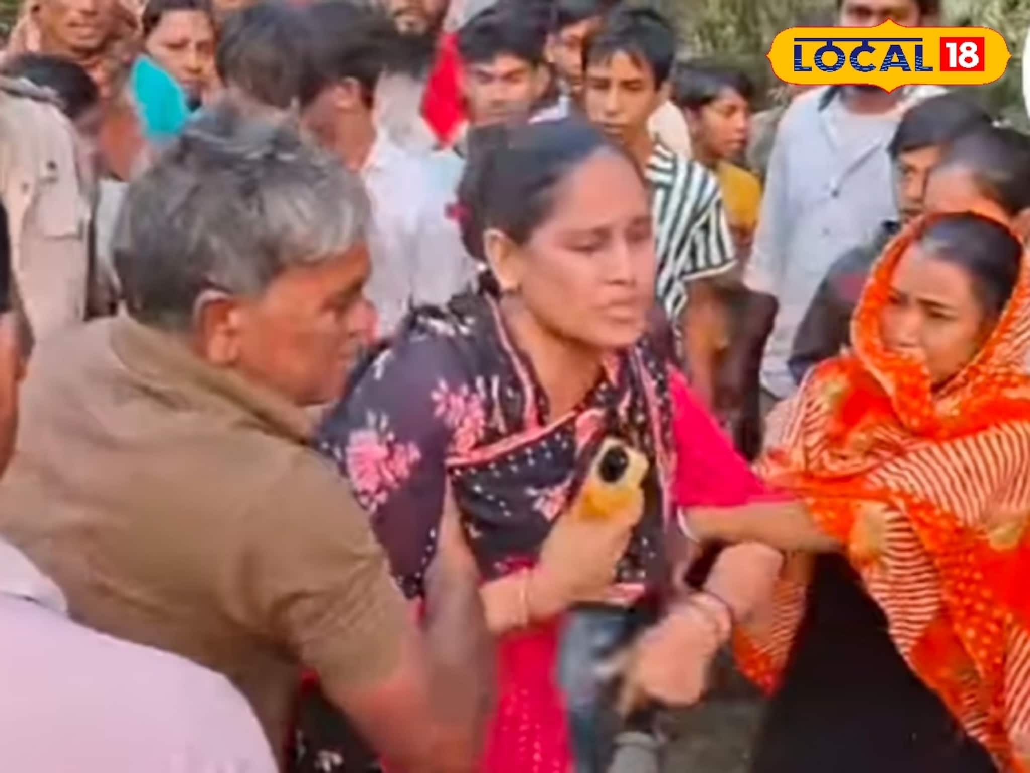 টিউশন থেকে ফেরার পথে পিষে দিল লরি, চাকায় ঘষতে ঘষতে গেল একরত্তি প্রাণ টিউশন থেকে ফেরার পথে পিষে দিল লরি, চাকায় ঘষতে ঘষতে গেল একরত্তি প্রাণ