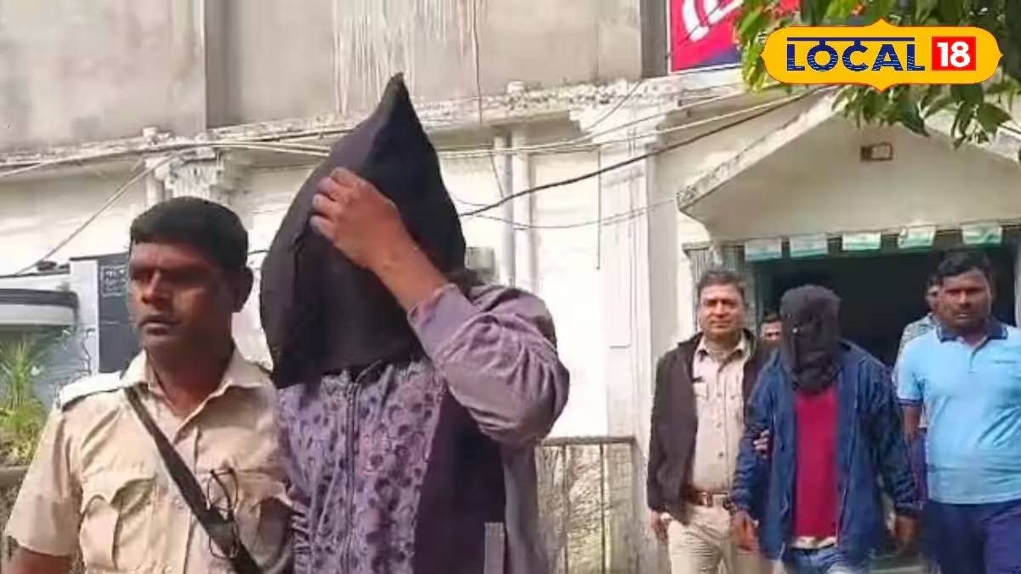 কনস্টেবল নিয়োগ পরীক্ষায় এত বড় জালিয়াতি! বড়সড় চক্রের পর্দাফাঁস করল মুর্শিদাবাদ পুলিশ