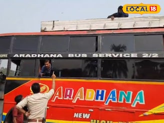 সাতসকালে ২ কিমি ধাওয়া, বাসের মাথায় চড়াদের নামিয়ে দাবাং রানাঘাট ট্রাফিক পুলিশ!