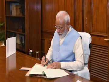 PMO শীঘ্রই সাউথ ব্লক ছেড়ে সেন্ট্রাল ভিস্তা প্রকল্পের নতুন কমপ্লেক্স ‘সেবাতীর্থ’-এ যাচ্ছে, যেখানে থাকবে ক্যাবিনেট সচিবালয় ও NSA অজিত ডোভালের দফতর। 