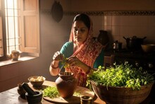 Coriander Leaves Kitchen Hacks: ১ টুকরো সুতির কাপড়! ফ্রিজে অনেক দিন তাজা সবুজ থাকবে ধনেপাতা! পচবেই না কোনওমতে!