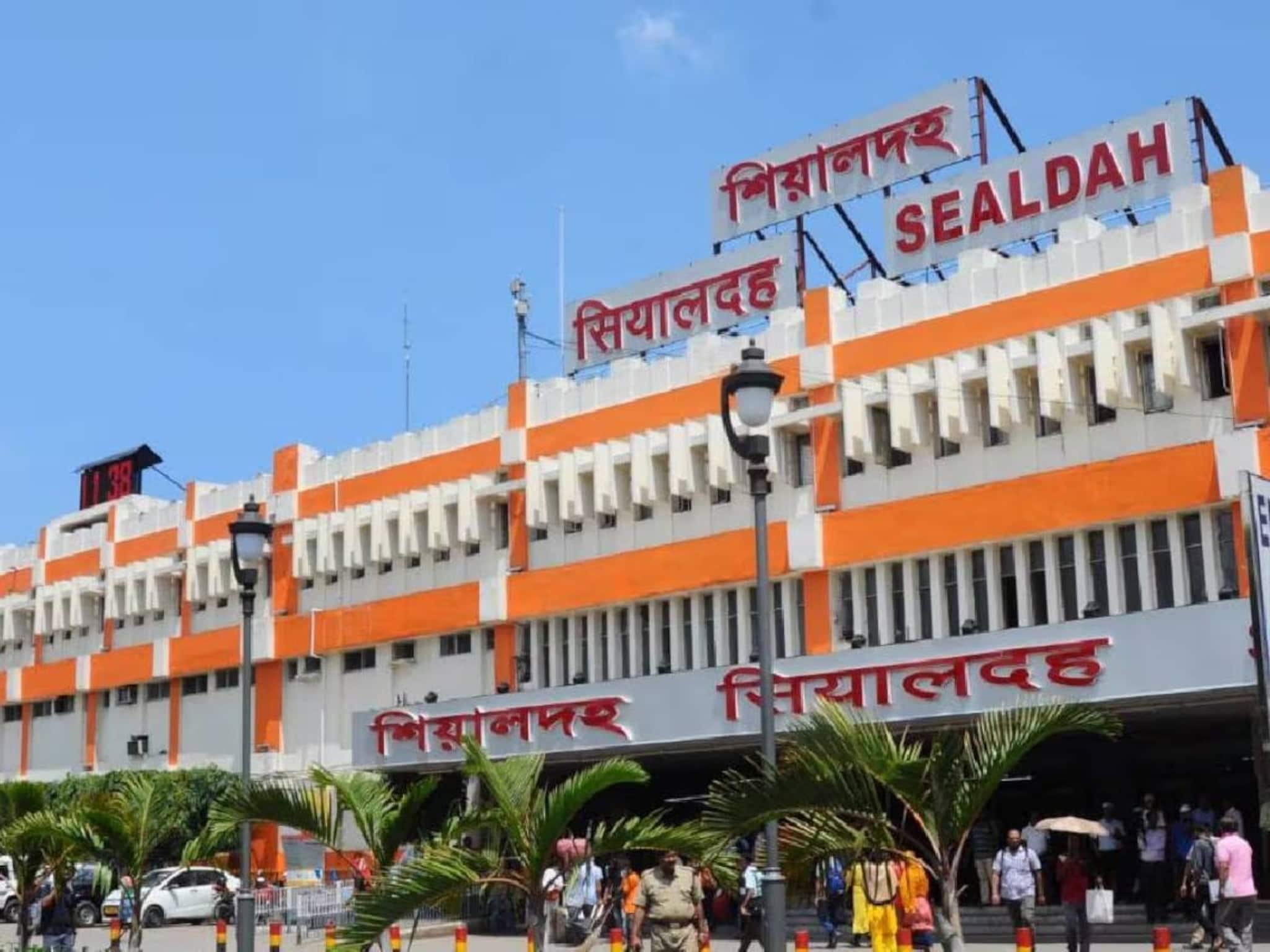 AC Local Time Table: শিয়ালদহ থেকে কল্যাণী ও কৃষ্ণনগরের মধ্যে নতুন এসি লোকাল! দমদম-বারাসত-বনগাঁ-রানাঘাট-শান্তিপুরের পথে আরও একগুচ্ছ নতুন ট্রেন! জানুন সময়সূচি!