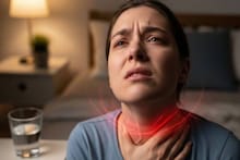 Throat Infection: গলা বসে গিয়েছে? কণ্ঠস্বর ভেঙে খানখান? চকোলেট-সহ ৩ খাবার মুখে দিলেই সর্বনাশ! চিনুন সারানোর সেরা ‘ওষুধ’!