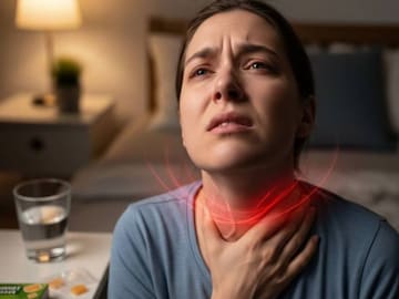 গলা বসে গিয়েছে? স্বর ভেঙে খানখান? ৩ খাবার খেলেই সর্বনাশ! সারানোর সেরা ওষুধ হাতের কাছেই গলা বসে গিয়েছে? স্বর ভেঙে খানখান? ৩ খাবার খেলেই সর্বনাশ! সারানোর সেরা ওষুধ হাতের কাছেই