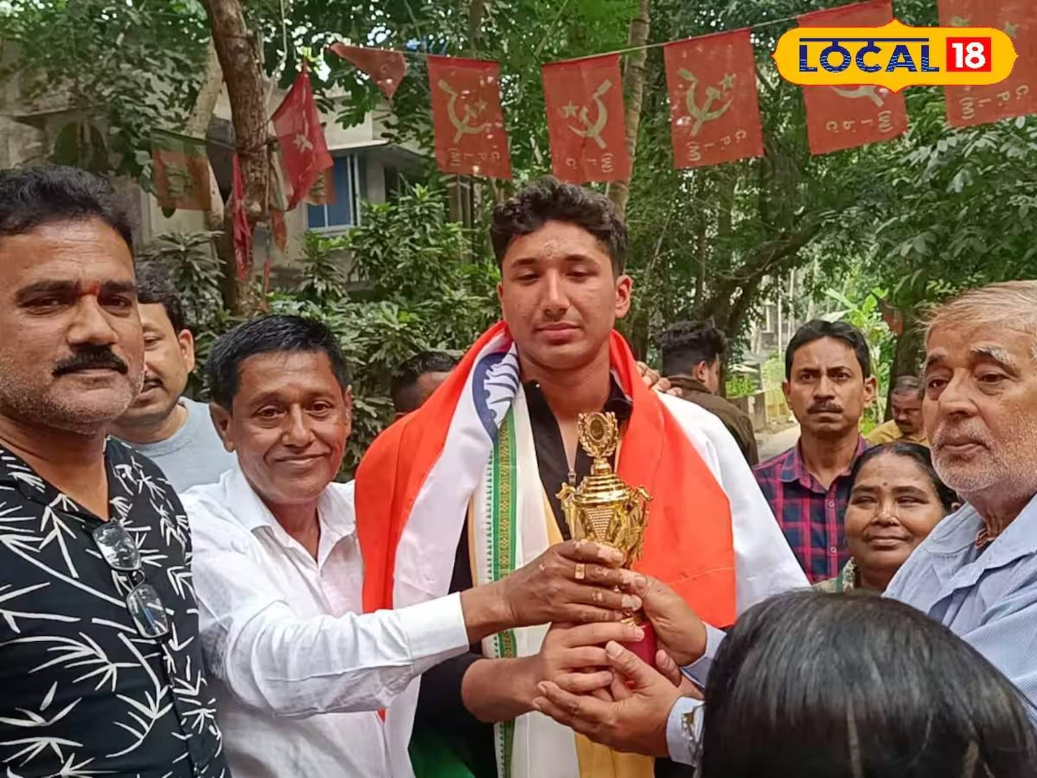 North 24 Parganas News: এশিয়া কাপে ভারতের নায়ক বসিরহাটের ছেলে! বাড়ি ফিরতেই সংবর্ধনায় ভাসলেন রাজরূপ, ভারতীয় ফুটবলের উঠতি প্রতিভাকে চিনে নিন