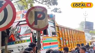 যশোর রোডে দুর্ঘটনা যশোর রোডে দুর্ঘটনা