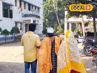 থানায় আক্রান্ত গৃহবধূ থানায় আক্রান্ত গৃহবধূ