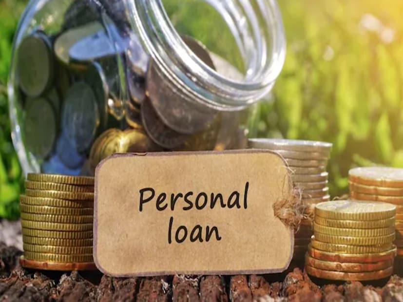 কিন্তু প্রতিটি খরচের জন্য পার্সোনাল লোন নেওয়া বুদ্ধিমানের কাজ নয়। অনেক ক্ষেত্রে এটি আর্থিক স্বাস্থ্যের দীর্ঘমেয়াদী ক্ষতি করতে পারে। অতএব, জেনে নেওয়া যাক কোন উদ্দেশ্যে পার্সোনাল লোন নেওয়া একেবারেই এড়িয়ে চলা উচিত।