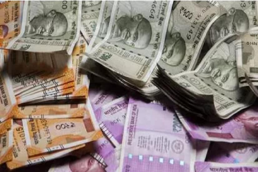 যেখানে ডিএ, ডিআর এর রিয়েল টাইম রিটেল মহার্ঘ ভাতায় মিশছে ৷ বেশ কিছু শ্রম সংগঠনের পক্ষ থেকে বারে বারে দাবি উঠেছে ৫০ শতাংশ ডিএ হওয়ার পরে অষ্টম বেতন কমিশনে ডিএ ও বেসিক পে মিশে যাবে? প্রতীকী ছবি ৷