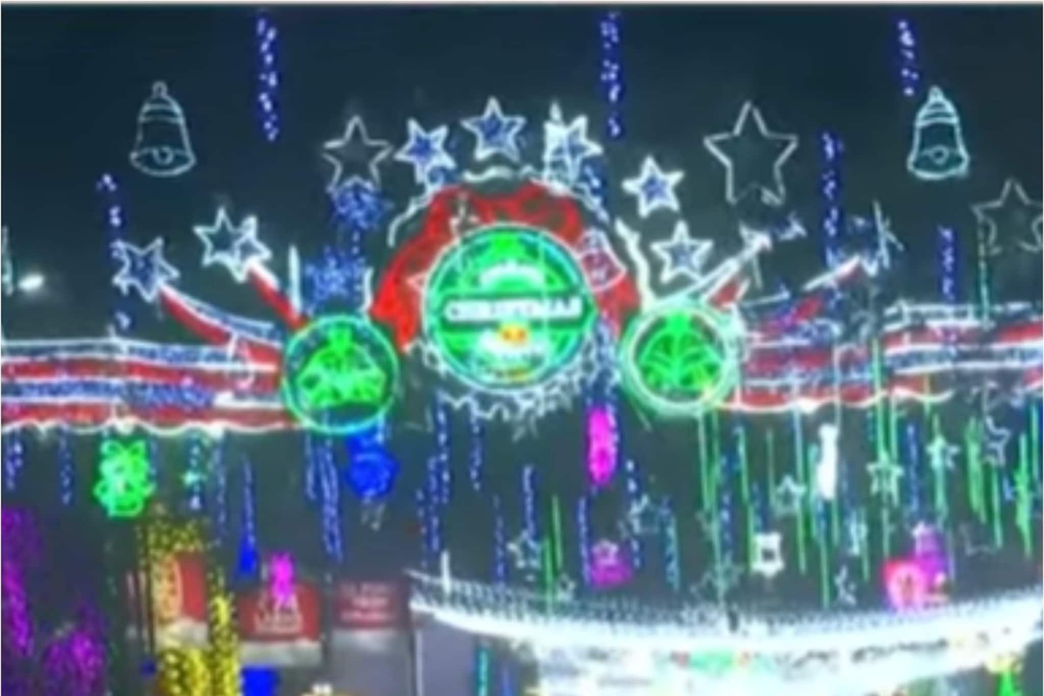 রাত বাড়লেও পার্কস্ট্রিটে উপচে পড়া ভিড়, ক্রিসমাস সেলিব্রশনে শহরের বিভিন্ন জায়গা