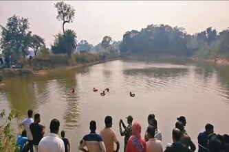 মুম্বই থেকে আত্মীয়ের বিয়েতে পুরুলিয়ায় এসে বিপদ, জামবাঁধে একসঙ্গে তলিয়ে গেল বাবা-ছেলে!