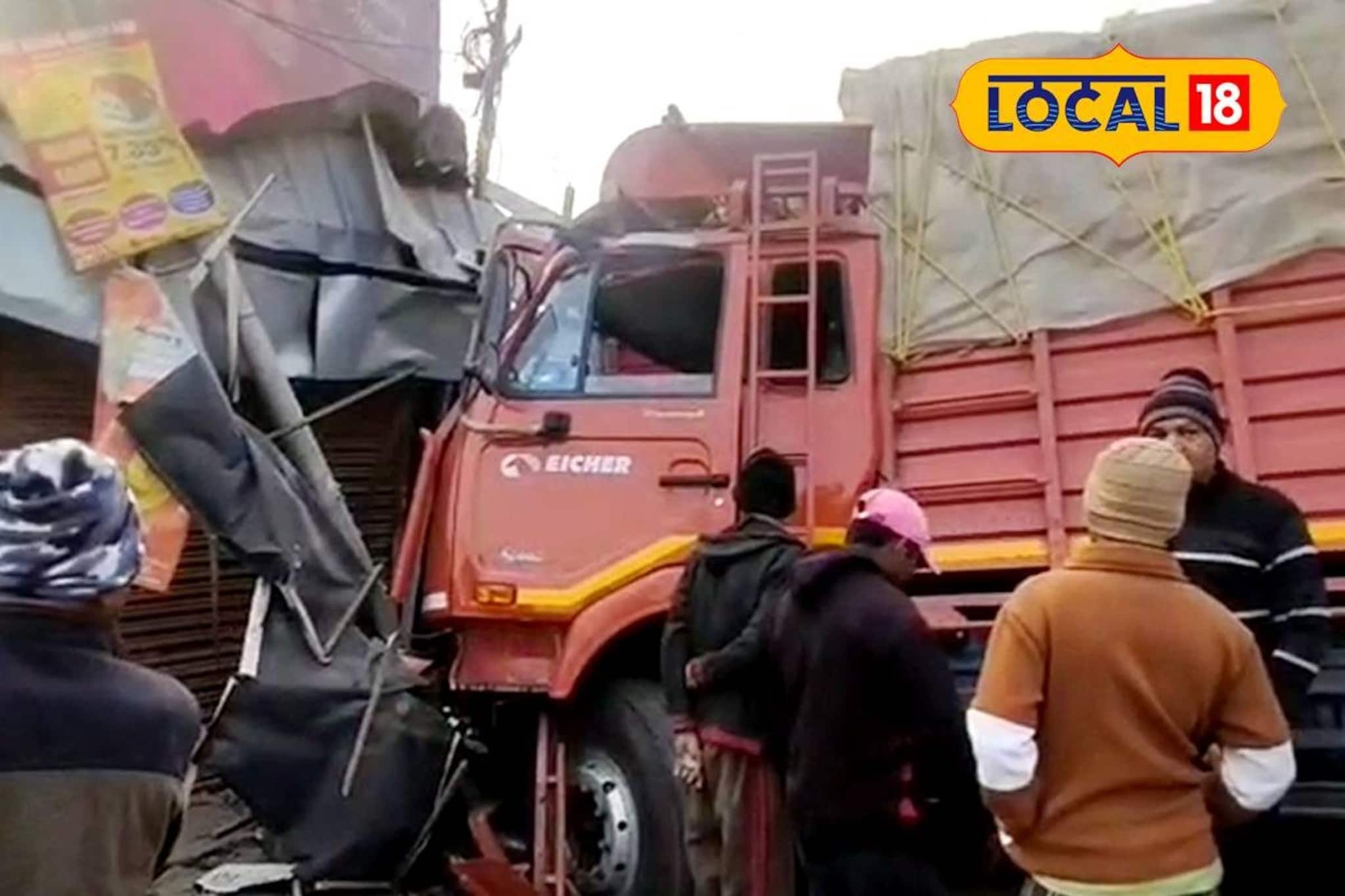 পুরুলিয়ায় দুই লরির ভয়াবহ সংঘর্ষ! ভাঙল রাস্তার ধারের দোকান, গুরুতর আহত ৩