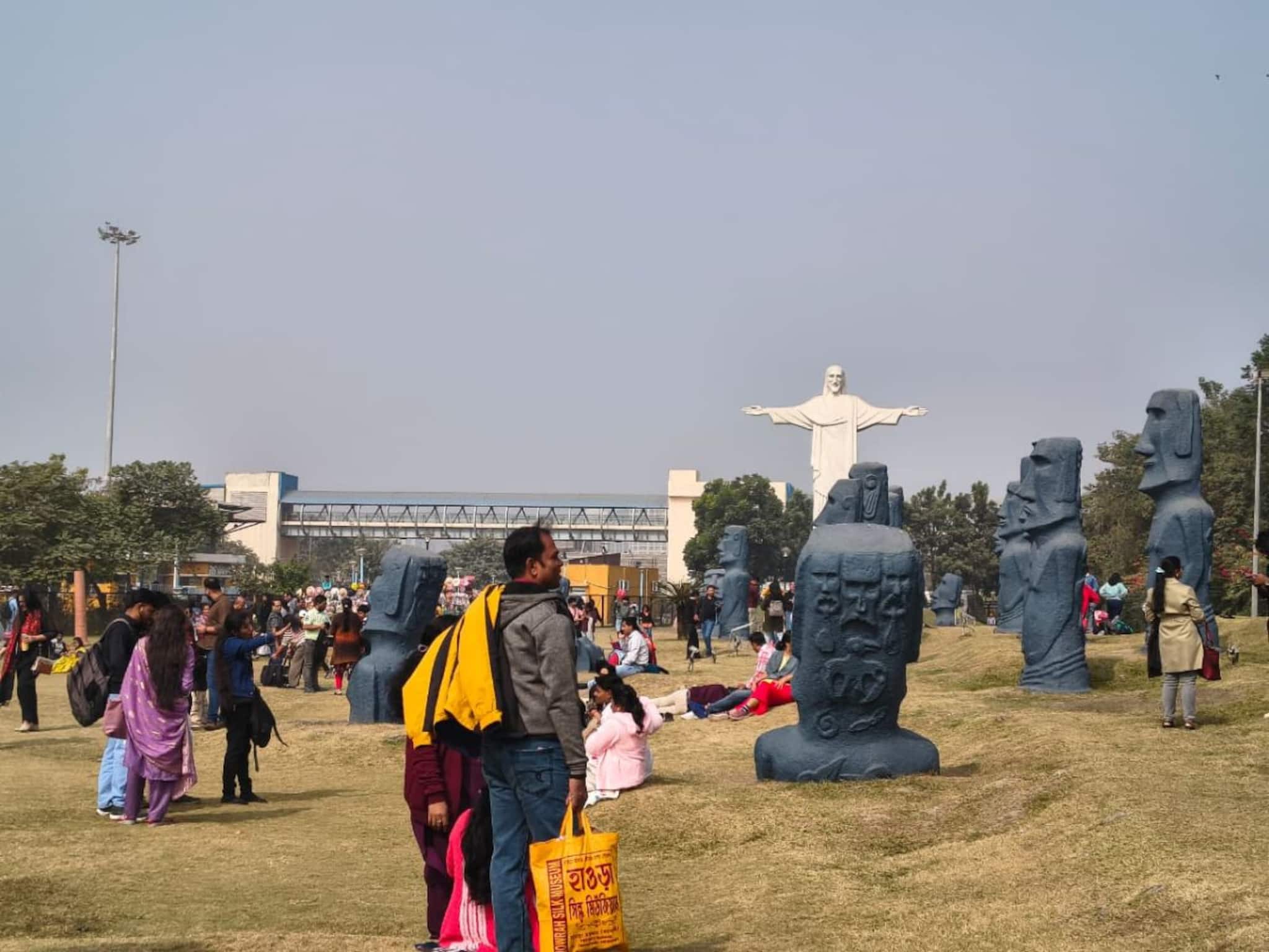 মরসুমের শীতলতম দিন, হাড়কাঁপানো ঠান্ডা! টুপি-সোয়েটারে মুড়েই বড়দিন উদযাপন শহরবাসীর...