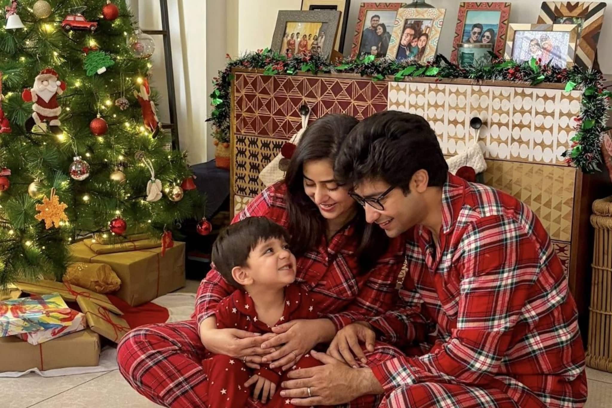 ছেলে ধীরকে সঙ্গে নিয়ে গৌরব-ঋদ্ধিমার বড়দিন উদযাপন... 'সিক্রেট সান্তা'র কাছে কী চেয়েছিল একর