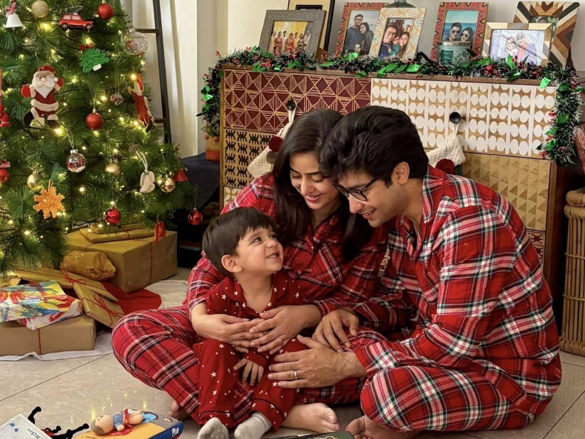 ছেলে ধীরকে সঙ্গে নিয়ে গৌরব-ঋদ্ধিমার বড়দিন উদযাপন... 'সিক্রেট সান্তা'র কাছে কী চেয়েছিল একর