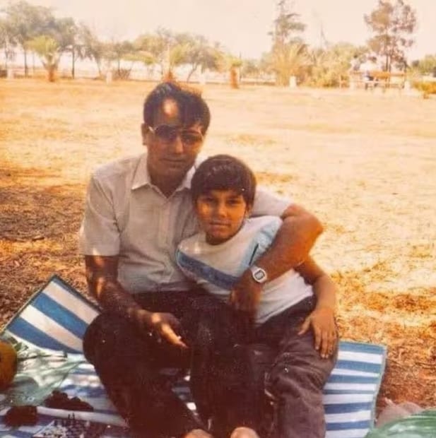 ৪৯ বছর বয়সে বাবা হতে চলেছেন একজন বিখ্যাত অভিনেতা। এই ঘোষণায় তাঁর ভক্তরা খুশি। নিজের শক্তিশালী অভিনয় দিয়ে তিনি বলিউডে নিজের প্রতিভা সুপ্রতিষ্ঠিত করে দিয়েছেন। জাতীয় স্তরের ঘোড়সওয়ার চ্যাম্পিয়নশিপ জেতা এই ব্যক্তিটি কে? বলিউড অভিনেতা রণদীপ হুদার জন্ম হরিয়ানায়। ২০০১ সালে হলিউড ছবি 'মনসুন ওয়েডিং'-এর মাধ্যমে অভিনয় জগতে তাঁর অভিষেক ঘটে। ২০০৫ সালের হিন্দি ছবি 'ডি'-র মাধ্যমে তিনি ভারতীয় সিনেমায় প্রবেশ করেন। ৪৯ বছর বয়সে বাবা হতে চলেছেন একজন বিখ্যাত অভিনেতা। এই ঘোষণায় তাঁর ভক্তরা খুশি। নিজের শক্তিশালী অভিনয় দিয়ে তিনি বলিউডে নিজের প্রতিভা সুপ্রতিষ্ঠিত করে দিয়েছেন। জাতীয় স্তরের ঘোড়সওয়ার চ্যাম্পিয়নশিপ জেতা এই ব্যক্তিটি কে? বলিউড অভিনেতা রণদীপ হুদার জন্ম হরিয়ানায়। ২০০১ সালে হলিউড ছবি 'মনসুন ওয়েডিং'-এর মাধ্যমে অভিনয় জগতে তাঁর অভিষেক ঘটে। ২০০৫ সালের হিন্দি ছবি 'ডি'-র মাধ্যমে তিনি ভারতীয় সিনেমায় প্রবেশ করেন।