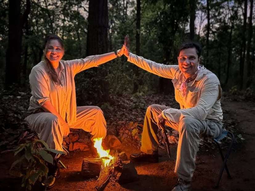 করোনা লকডাউনের সময় লিন লাইশরামের সঙ্গে ডেটিং শুরু, এর পর এই বলিউড অভিনেতা দুই বছর আগে দীর্ঘদিনের বান্ধবীকে বিয়ে করেছিলেন। প্রথমে বন্ধু ছিলেন দুজন, পরে প্রেমিক-প্রেমিকা হয়ে ওঠেন আর বিয়েও করে নেন। দীর্ঘ দিন ধরে সুখে ডেটিং করা এই দম্পতি ২০২২ সালে ইনস্টাগ্রামে তাঁদের সম্পর্ক আনুষ্ঠানিকভাবে প্রকাশ করেন। এক বছর পর তাঁরা মণিপুরের ইম্ফলে একটি ঐতিহ্যবাহী অনুষ্ঠানের মাধ্যমে বিয়ে করেন।