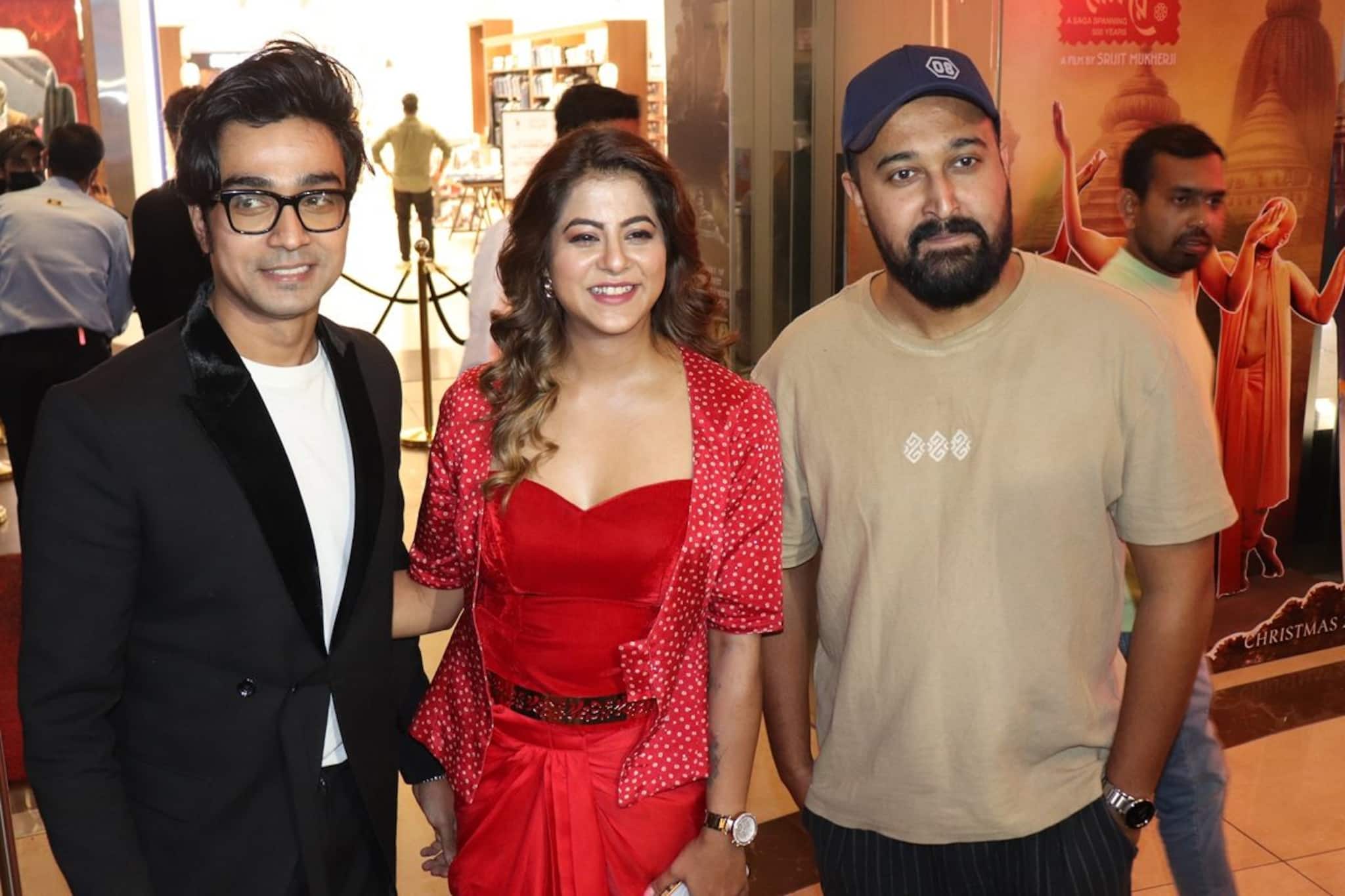 নজর কাড়ল বাংলা ছবির নতুন গোয়েন্দা আর তাঁর দল, প্রিমিয়ারে মন জয় করল ‘রাপ্পা রায়’ নজর কাড়ল বাংলা ছবির নতুন গোয়েন্দা আর তাঁর দল, প্রিমিয়ারে মন জয় করল ‘রাপ্পা রায়’