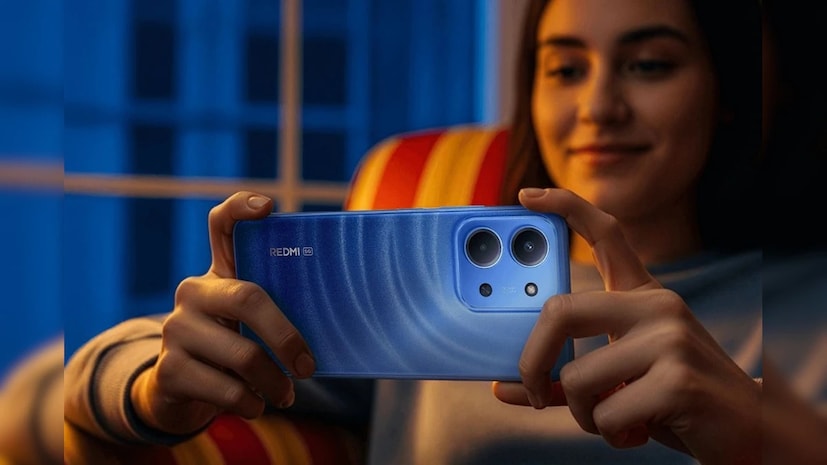 Redmi 15C 5G-এর সম্পূর্ণ স্পেসিফিকেশন: ফোনটিতে ১২০Hz রিফ্রেশ রেট এবং ২৪০Hz টাচ স্যাম্পলিং রেট সহ ৬.৯-ইঞ্চির HD+ অ্যাডাপটিভসিঙ্ক ডিসপ্লে রয়েছে। এই ডিসপ্লেটি TUV Rheinland সার্টিফায়েড, যার অর্থ এটি চোখে কম চাপ দেয়। ফোনটির ডিজাইন IP৬৪-রেটেড, যা এটিকে ধুলো এবং আলো-জল প্রতিরোধী করে তোলে।