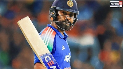 নয়াদিল্লি: রবিবার বিশাখাপত্তনমে কী রোহিত ব্লাস্ট! ওয়াকিবহাল আশায় বুক বাঁধছেন৷ প্রাক্তন ভারতীয় ক্রিকেট অধিনায়ক রোহিত শর্মা যেভাবে হিটম্যান তিনি কী নিজের চতুর্থ ডবল সেঞ্চুরির জন্য প্রতিপক্ষ হিসেবে দক্ষিণ আফ্রিকাকেই বেছে নেবে এমনটাই মনে করেছে ক্রিকেটবোদ্ধারা৷ তিন ম্যাচের সিরিজের প্রথম ওয়ানডে জয়ের পর, ভারত দ্বিতীয়টিতে হেরেছে। এখন, যদি রোহিত শর্মা নির্ণায়ক ম্যাচে ডাবল সেঞ্চুরি করেন, তাহলে তা অসাধারণ হবে। তাঁর শেষ তিনটি ডাবল সেঞ্চুরি এসেছিল নভেম্বর এবং ডিসেম্বরে।