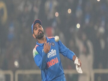 রোহিত শর্মার যোগ্য উত্তরসূরী পেয়ে গেল ভারত! বহুদিন পর মারকাটারি ক্রিকেটার দলে রোহিত শর্মার যোগ্য উত্তরসূরী পেয়ে গেল ভারত! বহুদিন পর মারকাটারি ক্রিকেটার দলে