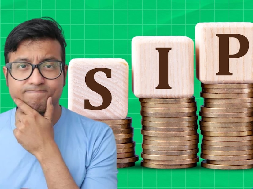 আপনি চাইলে সেভিংসের এই পুরো অর্থ SIP-এ বিনিয়োগ করতে পারেন। অথবা ৩,০০০ টাকা SIP-তে বা কোনও নিরাপদ প্ল্যাটফর্মে বিনিয়োগ করতে পারেন।এছাড়া, আপনি যত দীর্ঘ সময়ের জন্য SIP-এ বিনিয়োগ করবেন, তত বেশি লাভ পাবেন। 
(ডিসক্লেইমার: মিউচুয়াল ফান্ডে ঝুঁকি থাকতে পারে, তাই বিনিয়োগ করার আগে অবশ্যই কোনও সার্টিফায়েড ইনভেস্টমেন্ট অ্যাডভাইজারের সঙ্গে পরামর্শ করুন।)