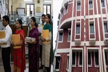 পুরনো চাকরিতে ফিরেও বেতন জটিলতা! সমাধানে জেলা পরিদর্শকদের কড়া নির্দেশ স্কুল শিক্ষা দফতরের