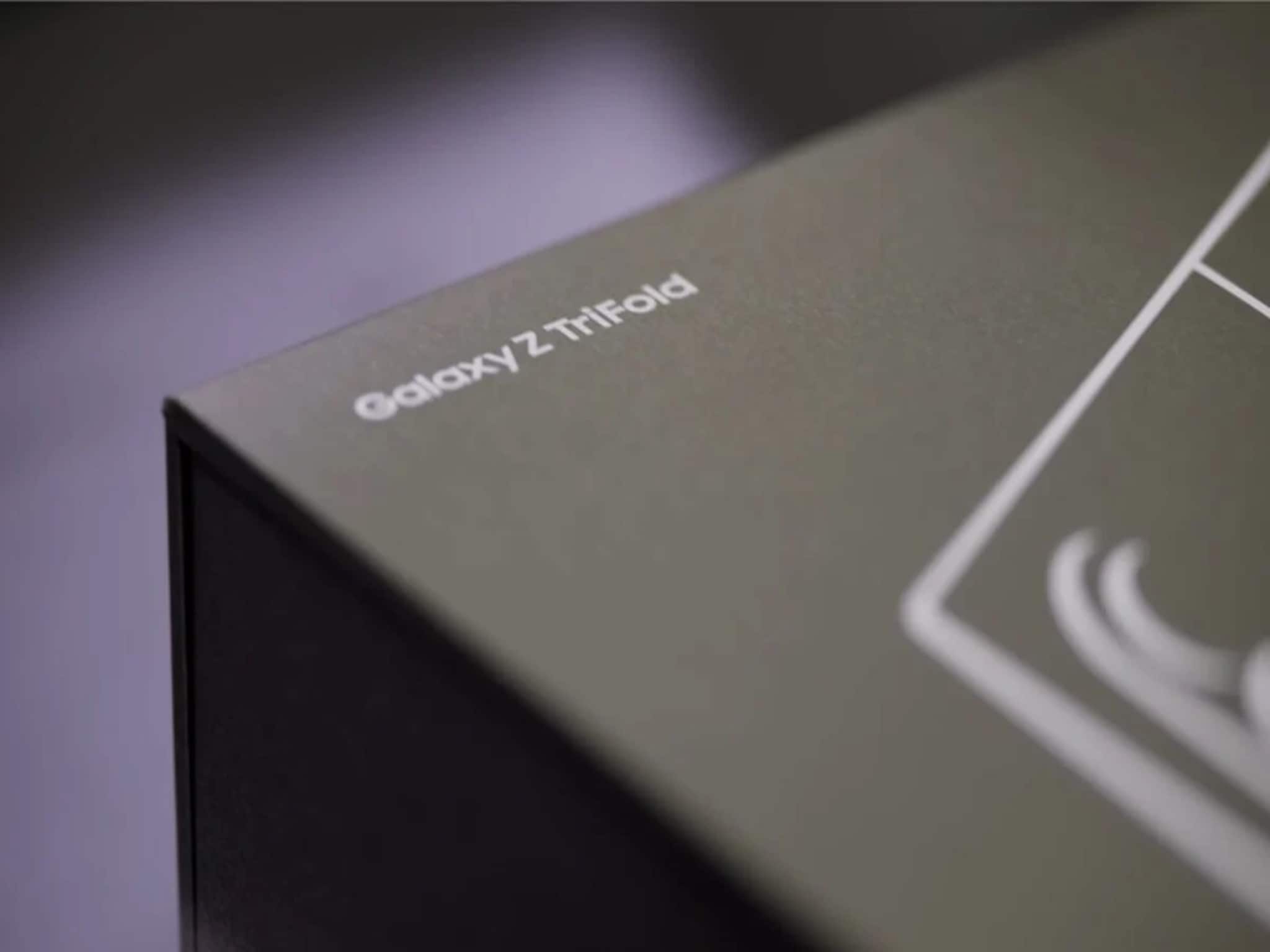 সামনে এল বিশ্বের প্রথম 'ট্রাইফোল্ড' ফোন! কোন কোন দেশে শুরু হল প্রি অর্ডার?