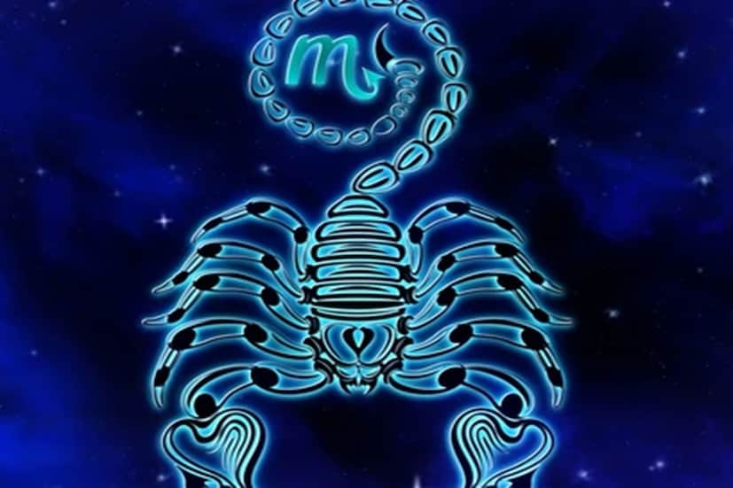 পরিবার: শ্রী গণেশ বলছেন যে ২০২৬ সাল জুড়ে বশ্চিক রাশির জাতক জাতিকার জীবনে পরিবারের সদস্যদের মধ্যে সম্প্রীতি এবং বোঝাপড়া বিরাজ করবে। আপনার বাবা-মায়ের স্বাস্থ্য ভাল থাকবে এবং তাঁদের আশীর্বাদ সমস্যায় পথপ্রদর্শনের আলো হবে। ভাইবোনদের সঙ্গে সম্পর্ক সাধারণত সৌহার্দ্যপূর্ণ থাকবে, যদিও মাঝে মাঝে মতবিরোধের সম্ভাবনা তৈরি হতে পারে। যোগাযোগ এবং বোঝাপড়া পারিবারিক বিষয়গুলিতে ভারসাম্য বজায় রাখতে পারে। শুভ অনুষ্ঠান, উদযাপন বা নতুন সদস্যের আগমন বাড়িতে উত্তেজনা এবং সুখের পরিবেশ তৈরি করতে পারে। সামগ্রিকভাবে, এই বছরটি পারিবারিক সমর্থন এবং স্থিতিশীলতার দ্বারা চিহ্নিত হবে।