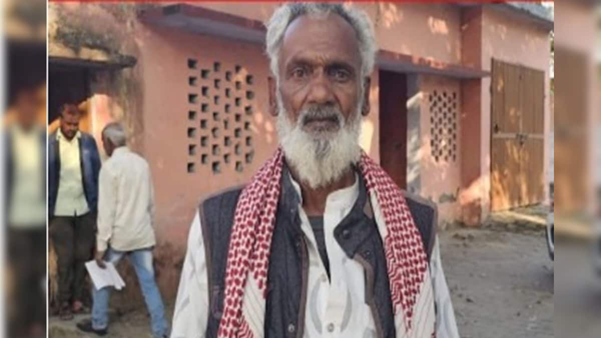 SIR in UP: ৪৬ বছর পর বাড়ি ফিরল ছেলে, সৌজন্যে SIR, বড় দাদাকে বুকে আঁকড়ে ধরে কেঁদে ফেলল ভাই, চোখে-জল আনা দৃশ্য উত্তরপ্রদেশে SIR in UP: ৪৬ বছর পর বাড়ি ফিরল ছেলে, সৌজন্যে SIR, বড় দাদাকে বুকে আঁকড়ে ধরে কেঁদে ফেলল ভাই, চোখে-জল আনা দৃশ্য উত্তরপ্রদেশে