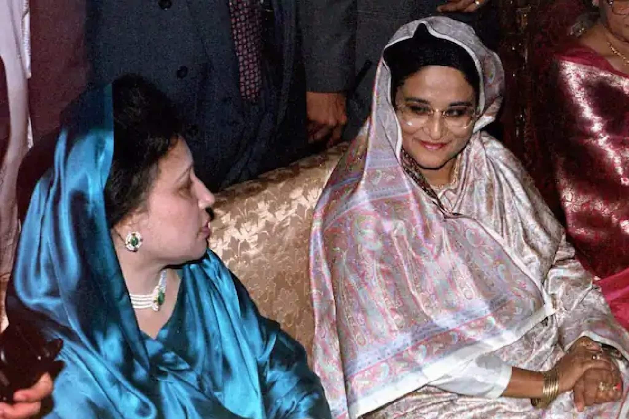 ২৫ বছরের সেনা অফিসারের সঙ্গে বিয়ে ১৫-র খালেদা, ৩৬-এ বৈধব্য, বন্ধু হাসিনাই হলেন চরম শত্রু